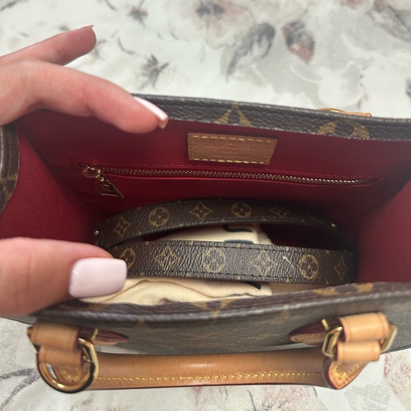 Louis Vuitton Hand Bag with cross body - dust bag, box and receipt available. - Picture 5 of 6